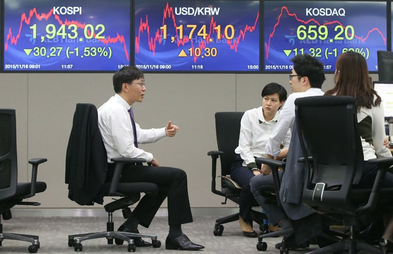 Azijski ulagači zbrajaju gubitke na kraju godine, na gubitku i Wall Street